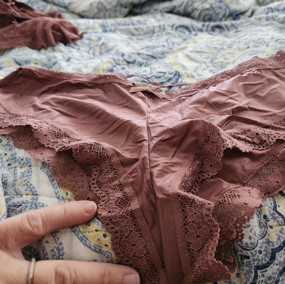 Vs cheeky
